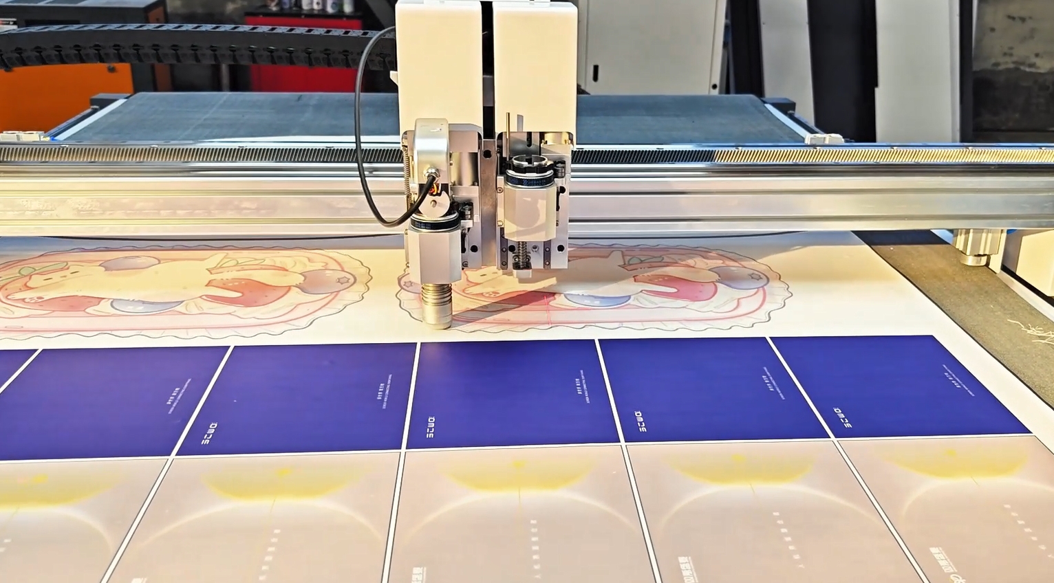 Carpet material cutting case
