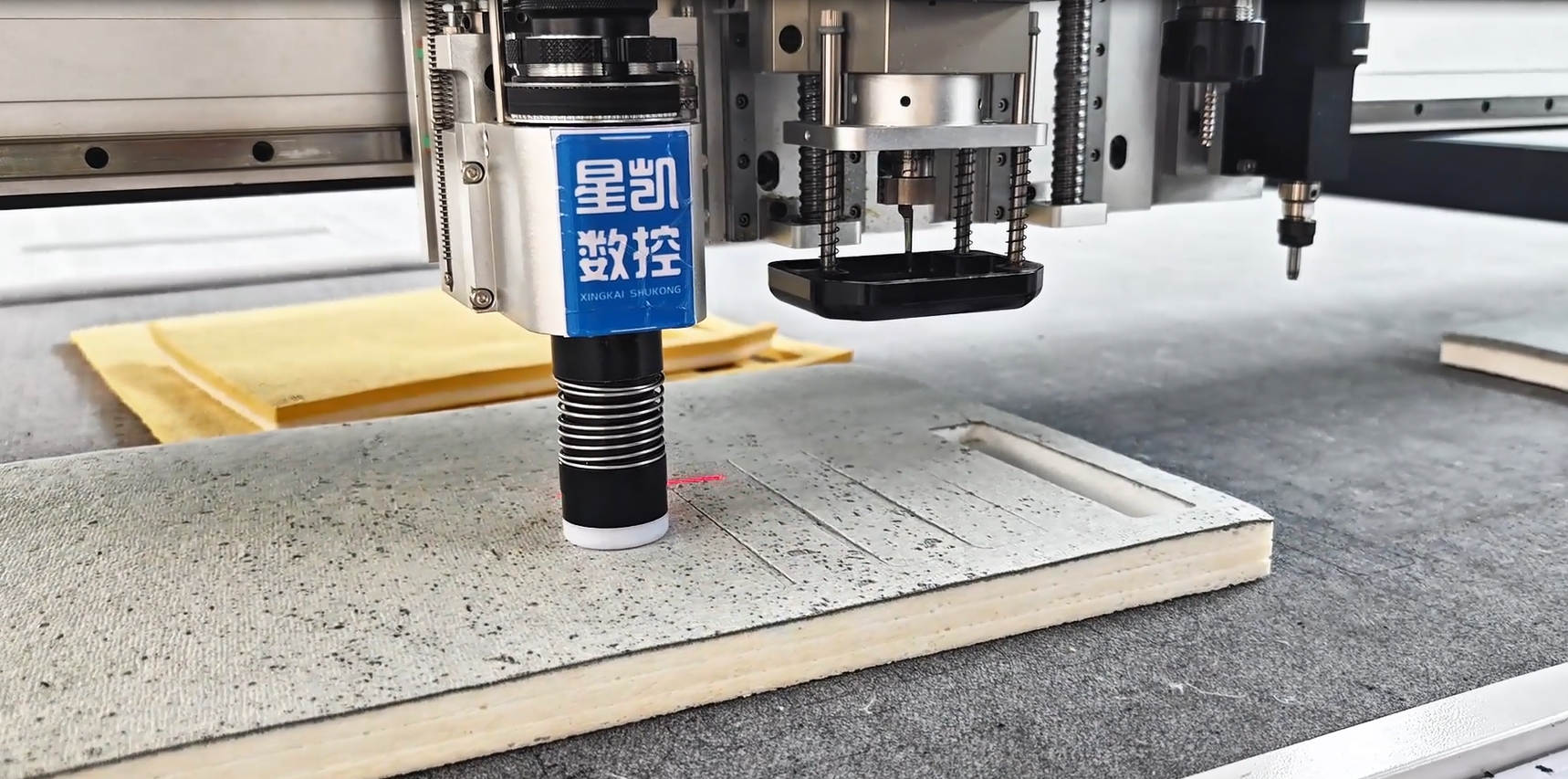Mop cloth cutting case