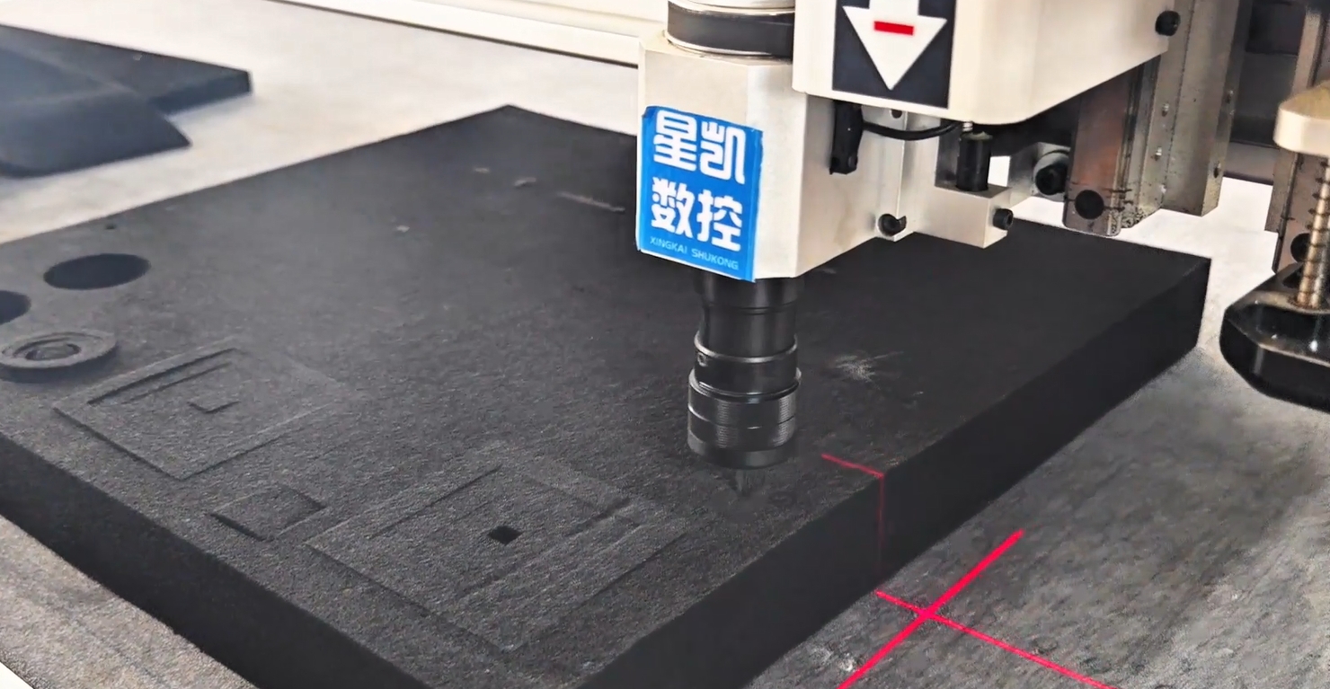 Sponge material cutting case