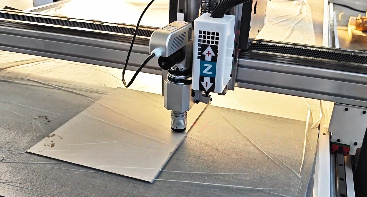 Cardboard cutting case