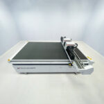 Dual head vibrating knife cutting machine示例产品：SECY配件/刹车片/散热片/制冷设备