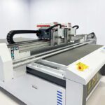 Dual head vibrating knife cutting machine示例产品：SECY配件/刹车片/散热片/制冷设备