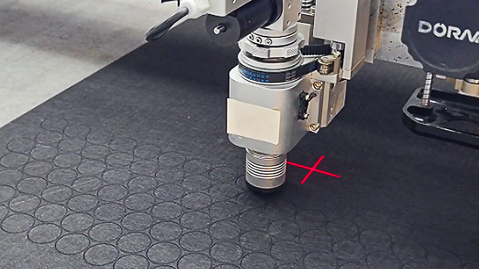 Cutting case of adhesive felt vibrating knife cutting machine