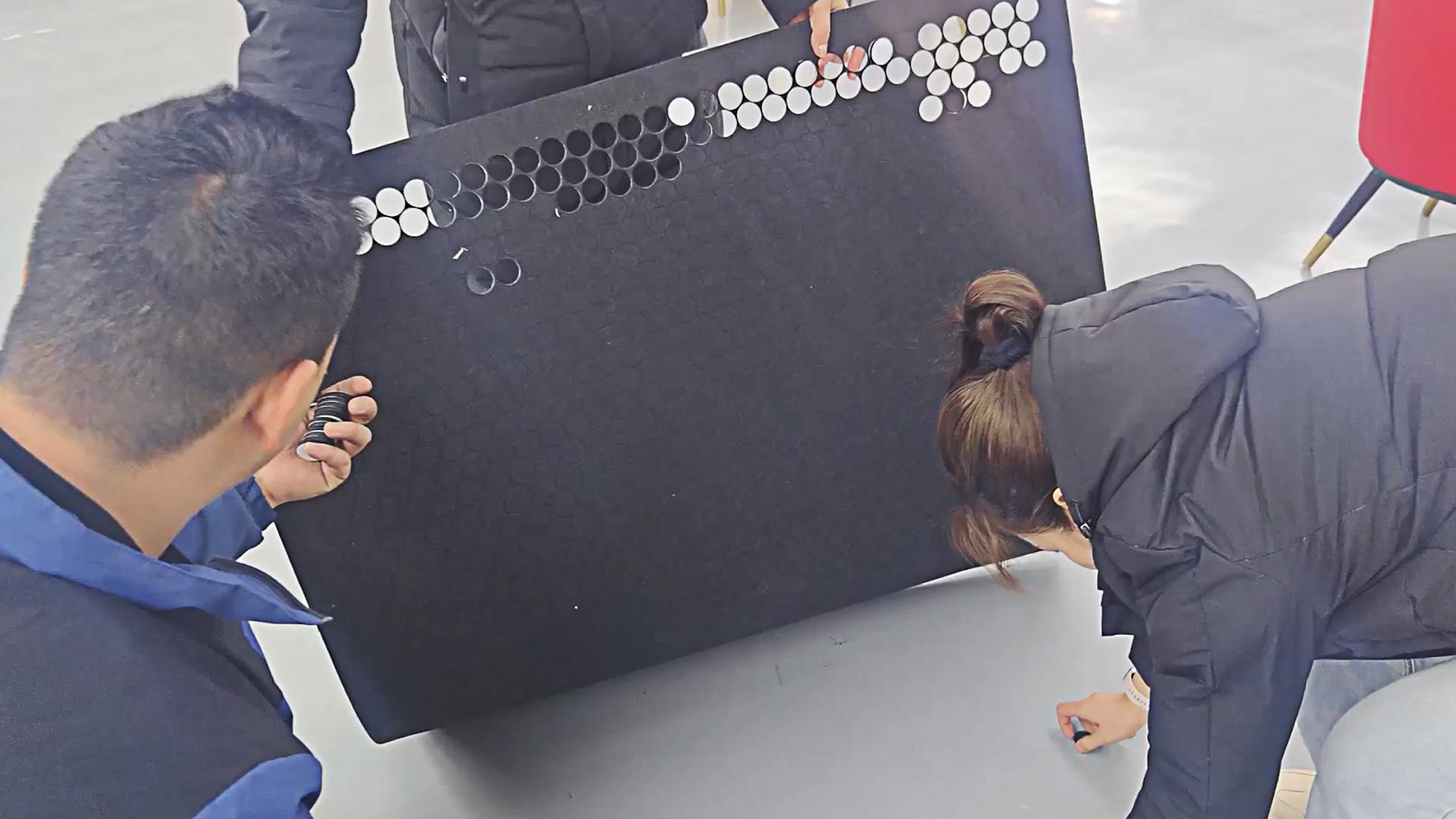 Cutting case of adhesive felt vibrating knife cutting machine